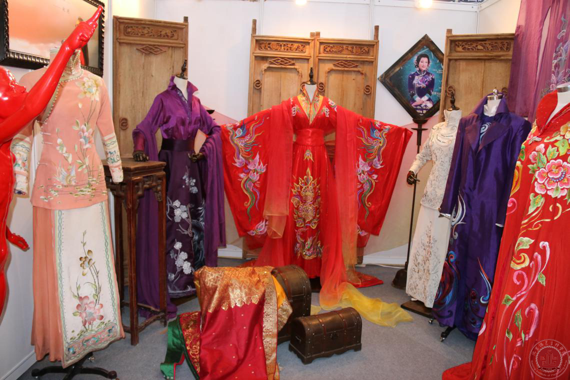 艺术设计系参观中国第三届舞台美术展