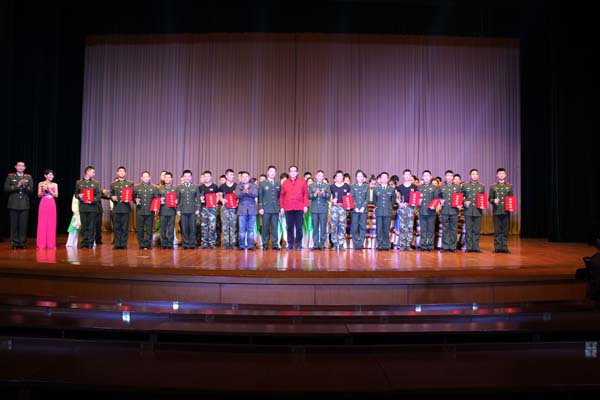 参加公安部“十佳退伍老兵”颁奖典礼晚会