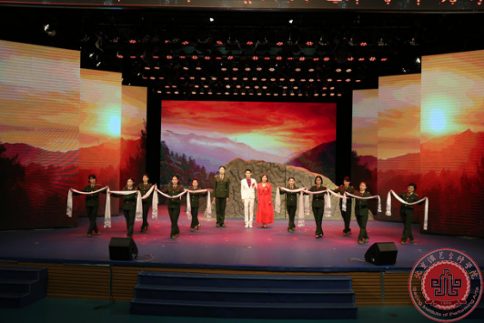 表演系14级大戏《女兵连来了个男家属》在北演剧场隆重上演
