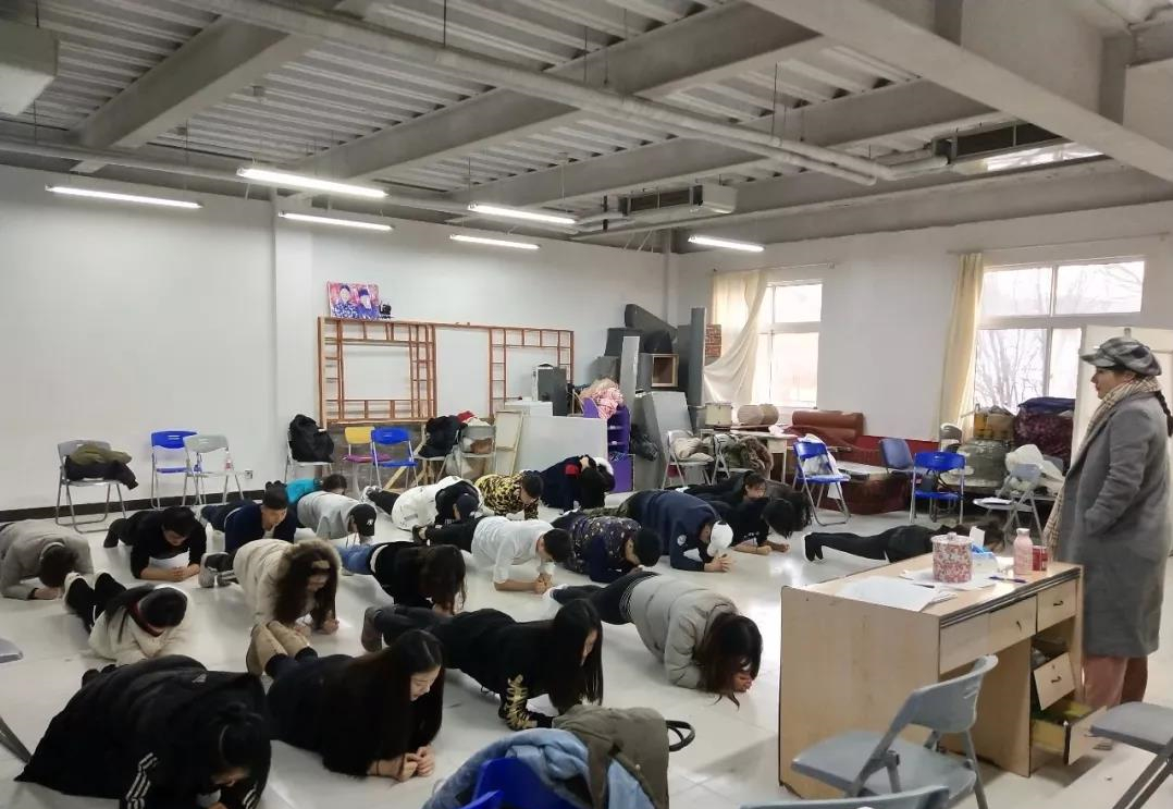 朝气蓬勃 不断进步 新学期 新目标