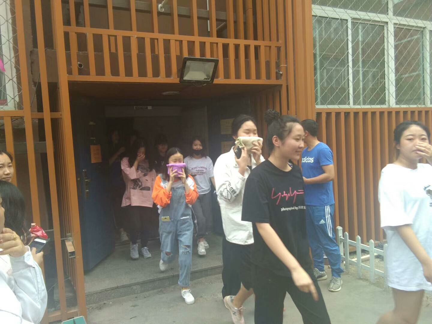 我院开展消防安全逃生应急演练