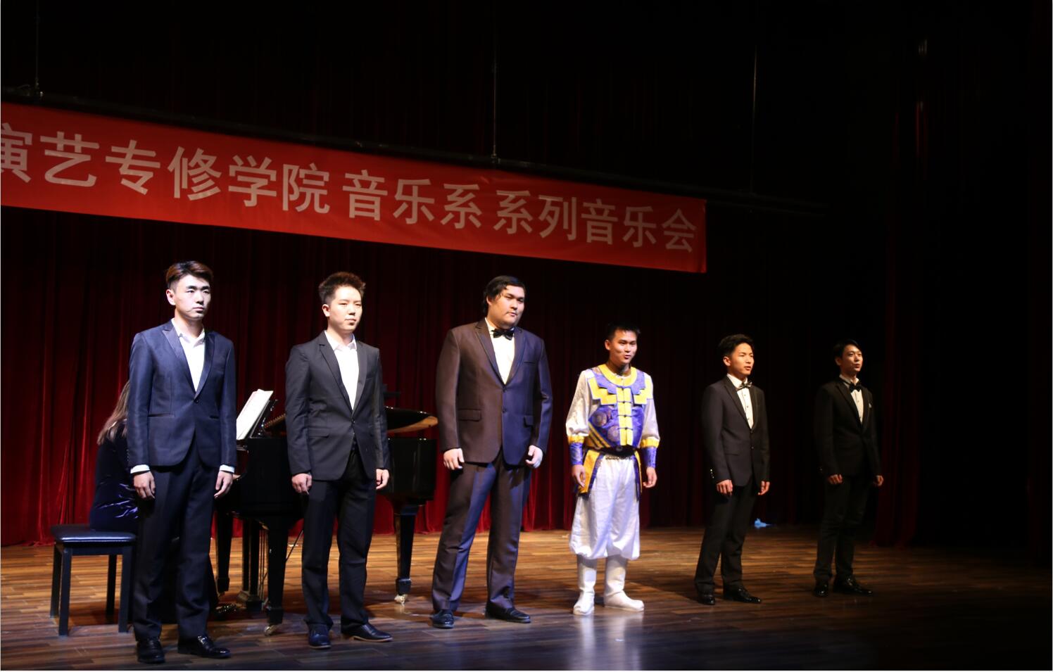 音乐系梁展初老师声乐班毕业音乐会成功举办