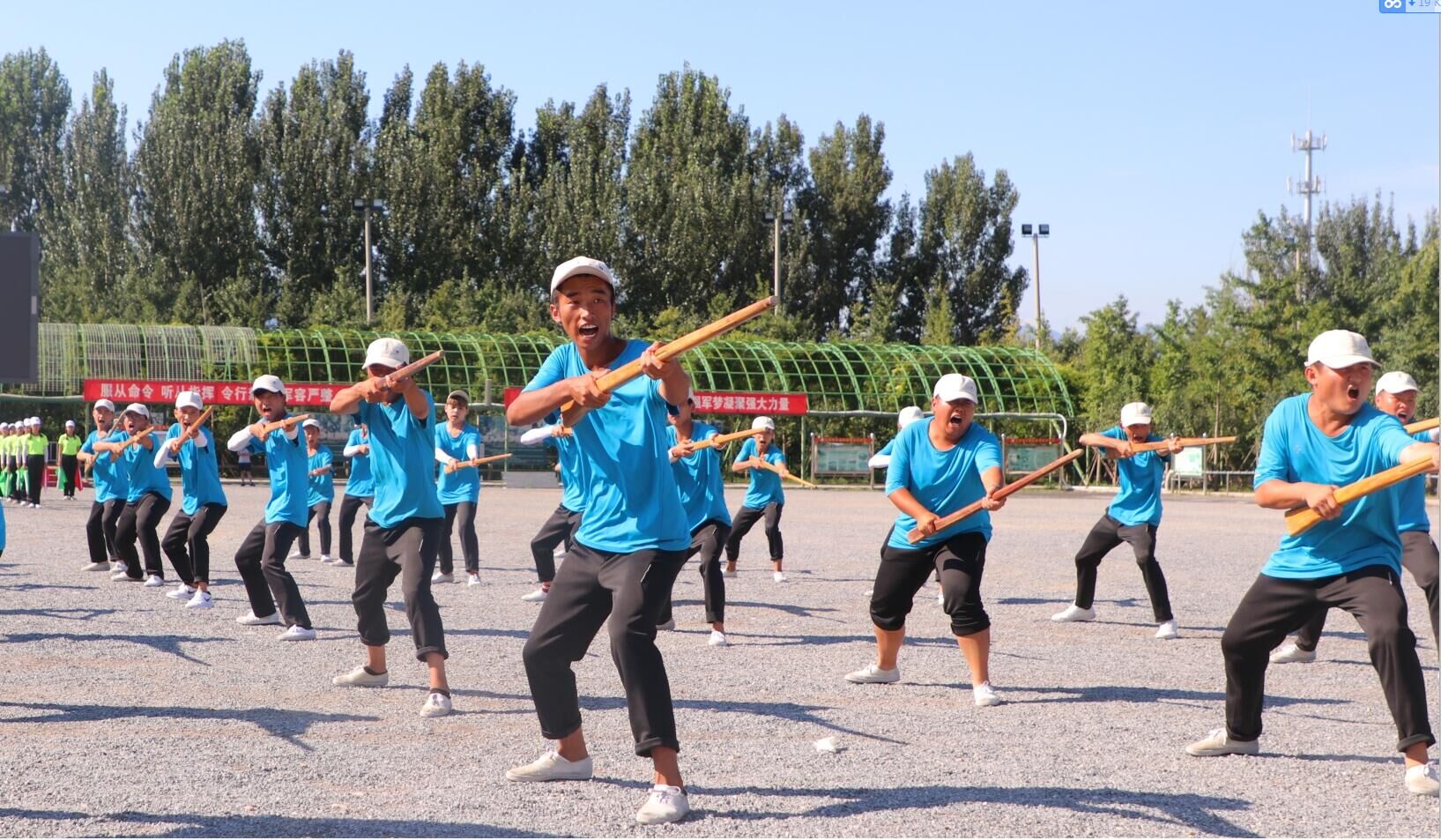北京演艺专修学院2018级新生军训闭营仪式圆满结束