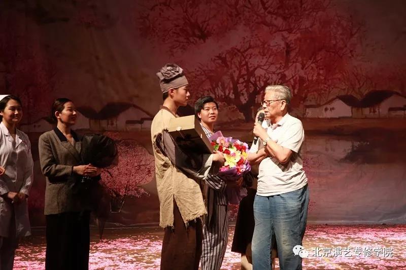 表演系15级毕业剧目《暗恋桃花源》在实验剧场上演