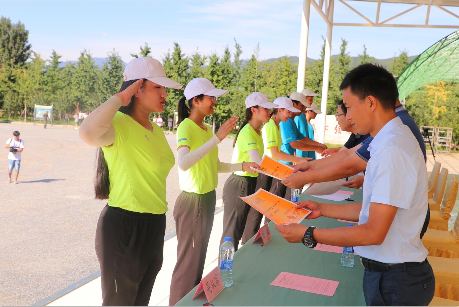 北京演艺专修学院2018级新生军训闭营仪式圆满结束
