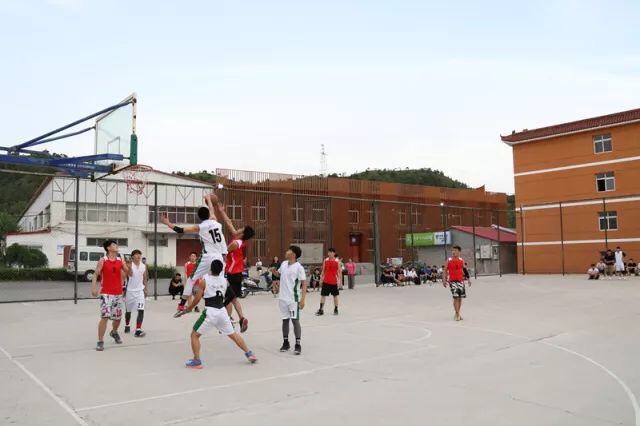 北京演艺专修学院成功举办第二十届篮球联赛