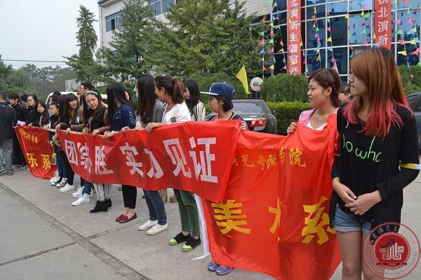 我院秋季拔河比赛预赛阶段圆满结束