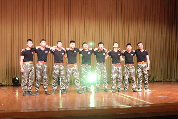 参加公安部“十佳退伍老兵”颁奖典礼晚会