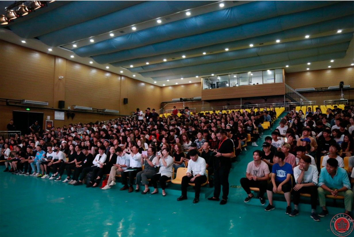 香港著名演员、歌手温兆伦被聘为我院客座教授