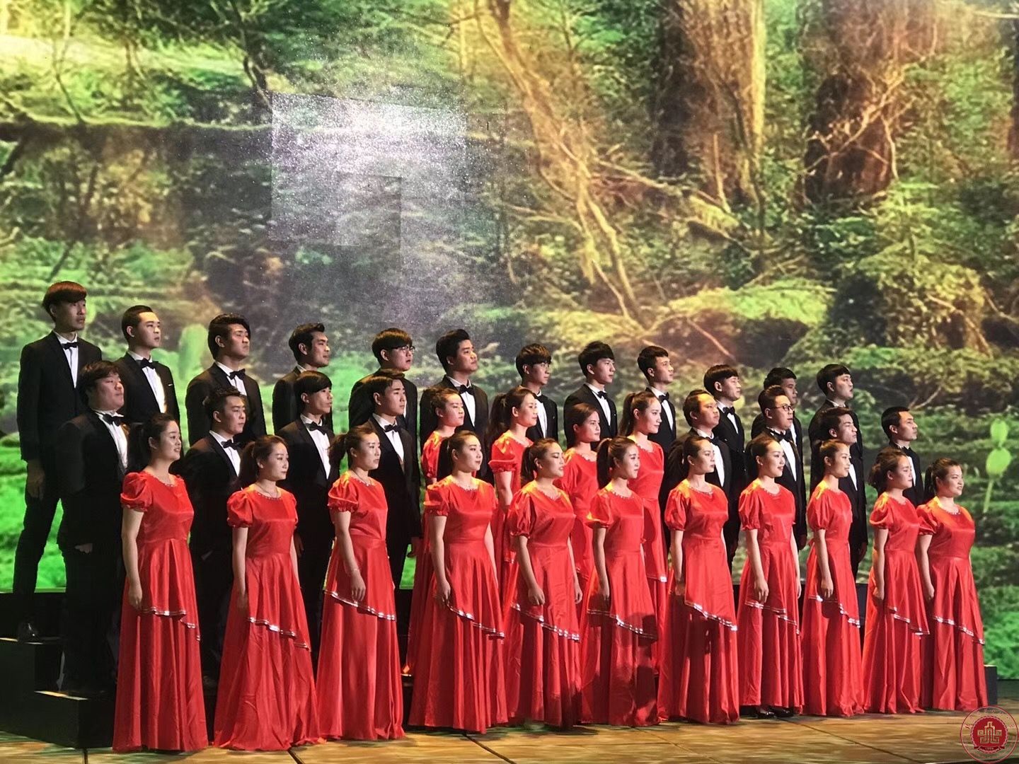 音乐系学生参加央视第六届道德模范颁奖仪式演出