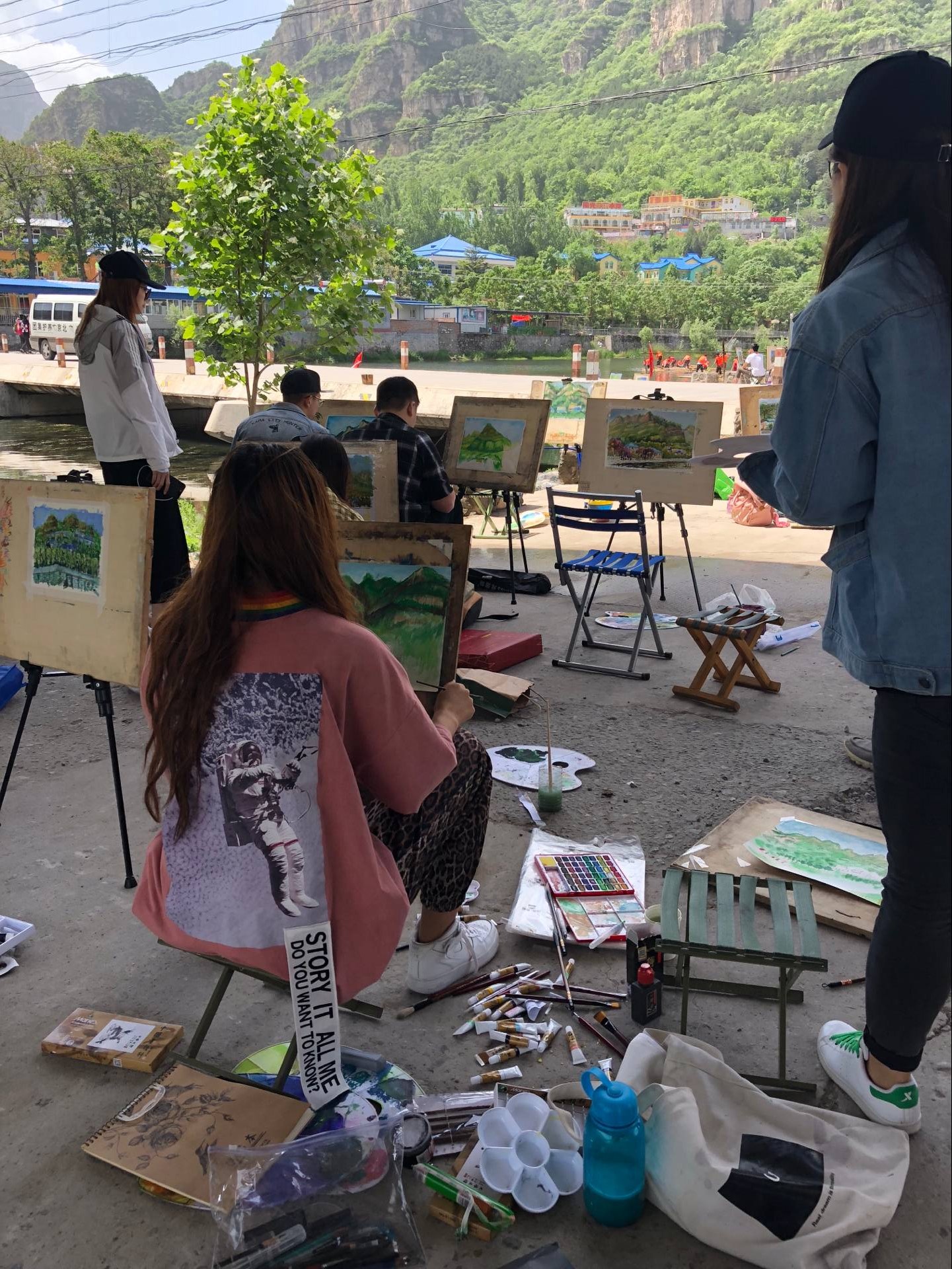 我院艺术设计系学生到北京十渡景区户外写生